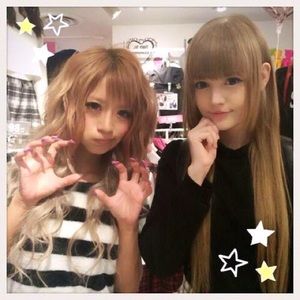 Meet your Posher, Maya